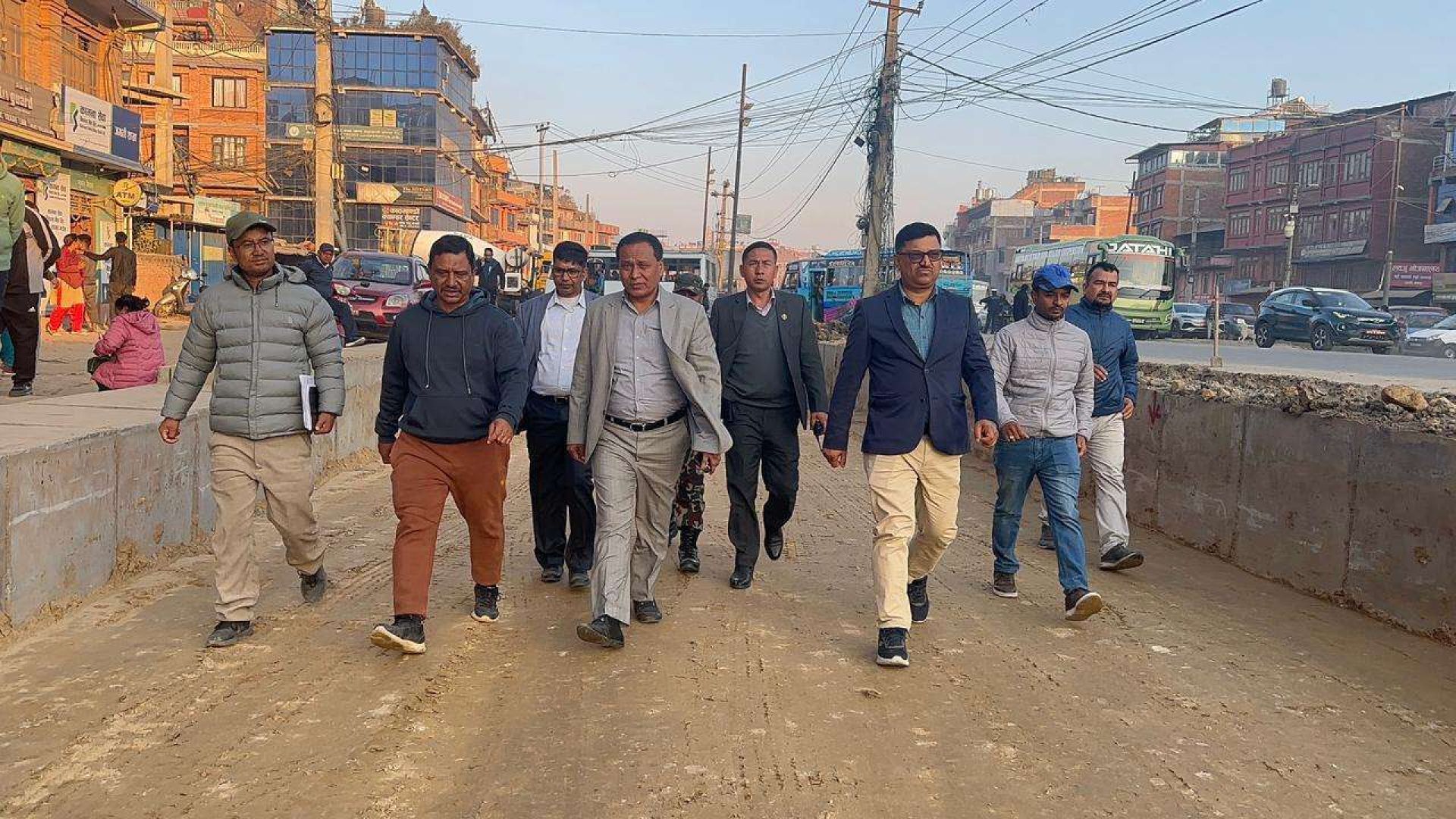 सूर्यविनायक-धुलिखेल सडक निर्माण कामलाई तिव्रता दिन मन्त्री घिसिङको आग्रह